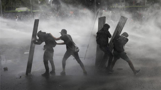 ﻿智利骚乱酿15死 总统推改革息民怒