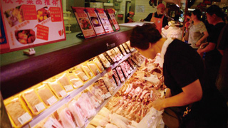 统计局：11月份猪肉价格同比上涨110.2%