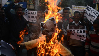 印度骚乱至六死 断网令持续五天