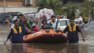 ﻿暴雨袭雅加达 29死四万人无家可归