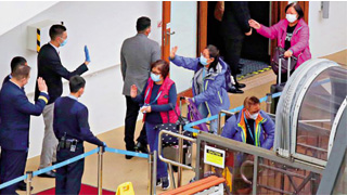 “世界梦号”乘客：返屋企洗碌柚叶