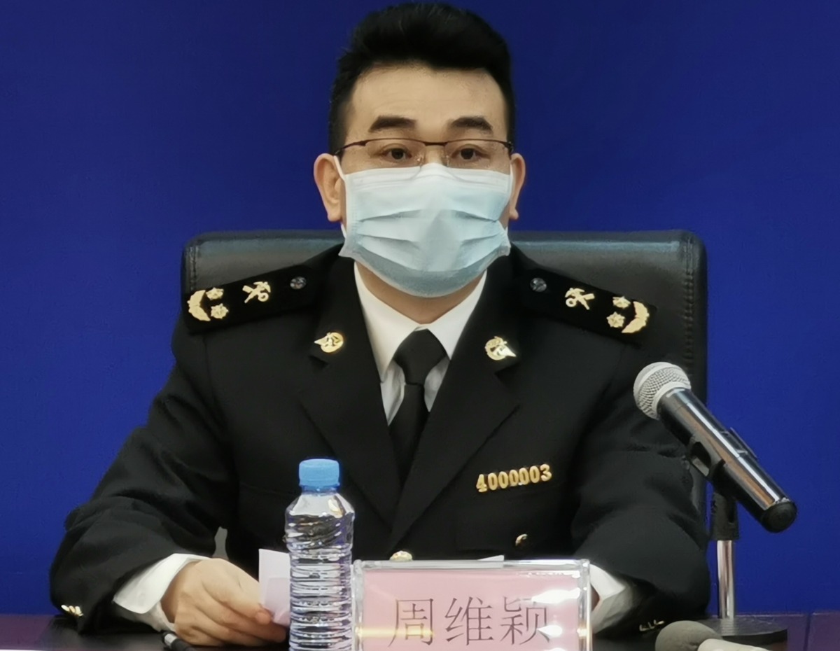 南昌海关副关长,党委委员周维颖.王逍摄