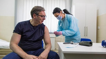 塞尔维亚总统武契奇接种中国疫苗