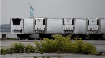 纽约近750具新冠死者遗体一年未葬 仍存在冷藏卡车