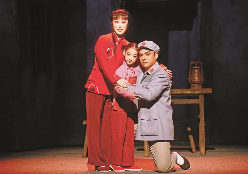 豫剧《党的女儿》在河南艺术中心上演