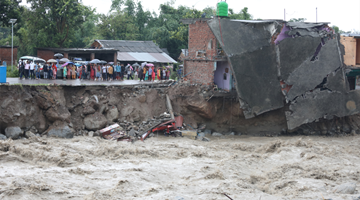 印度暴雨引发山体滑坡和洪水 死亡人数升至198人