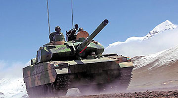 高原新轻型坦克高科技护身 黑豹披铠甲截击来袭箭弹