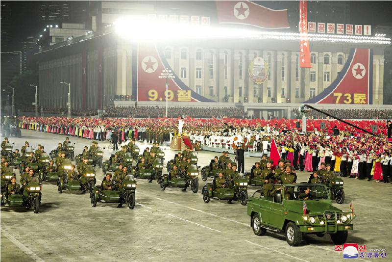 朝鲜国庆凌晨阅兵未见弹道导弹 规模较此前缩小
