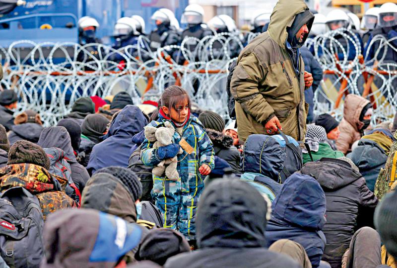路透社报道:白俄罗斯与波兰边境处的难民危机仍未平息