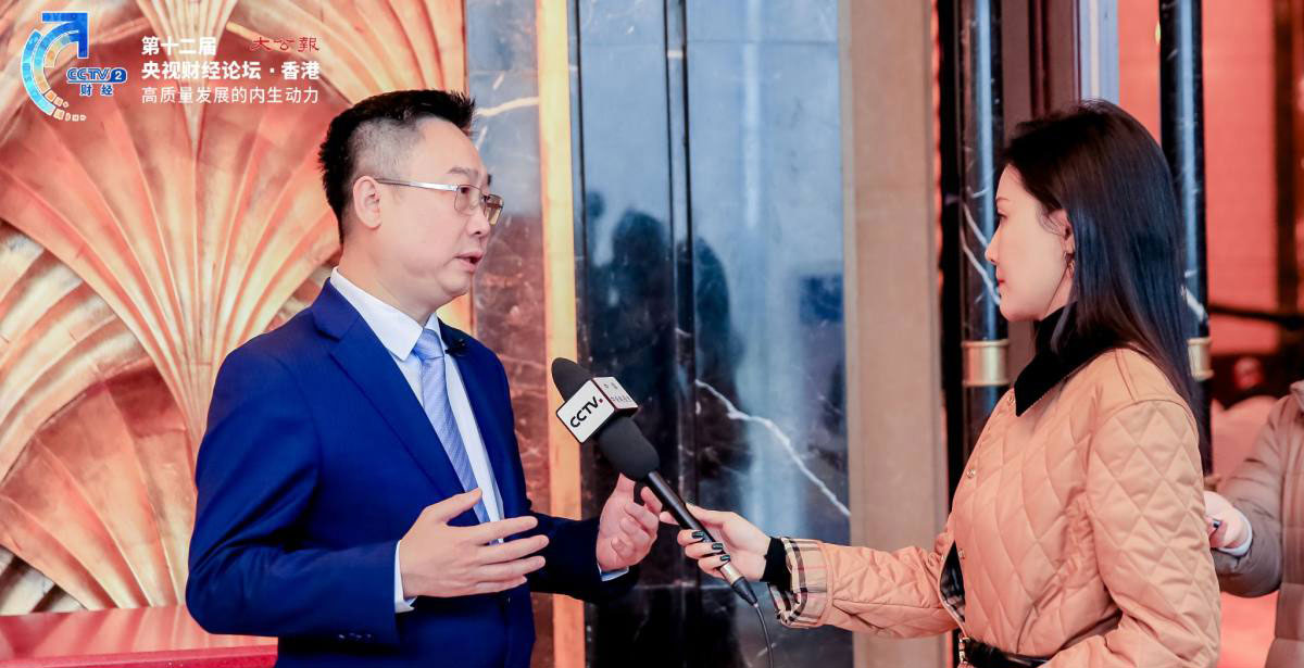 香港贸易发展局中国内地总代表钟永喜接受记者采访