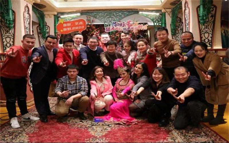 新疆艺术剧院文艺工作者走进《你好，艺术》大型文旅综艺栏目向全国观众送祝福