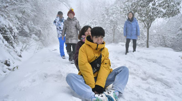 春节假日经济红红火火 冰雪项目消费持续升温