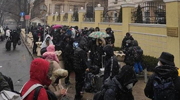 中国驻乌克兰使馆新闻发言人：留学生撤离工作有序、安全