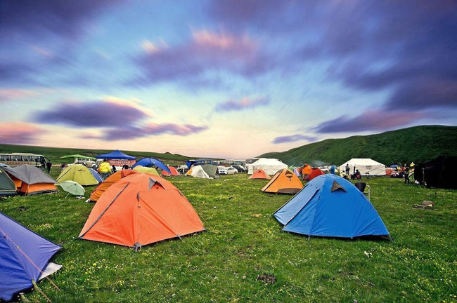 露营成为五一假期出游“顶流” 本地游和户外游持续发酵