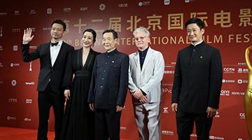 北京國際電影節完美收官  李雪健、陳嘉上、爾冬升等電影人出席閉幕式紅毯