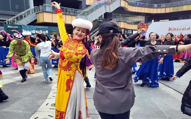 “一起来跳新疆舞”舞进上海