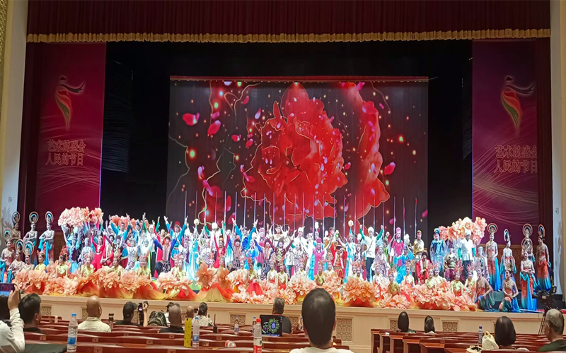 第六届中国新疆国际民族舞蹈节举行开幕式彩排