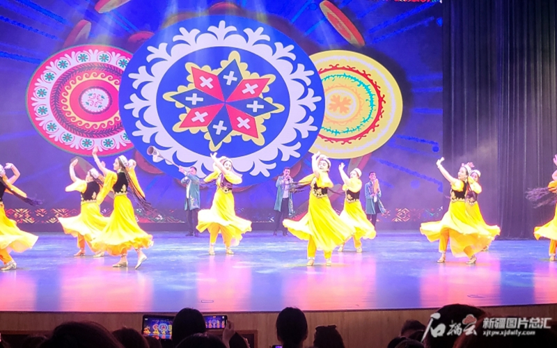 第六届中国新疆国际民族舞蹈节 | 这场来自塔吉克斯坦的歌舞晚会“绚丽多姿”