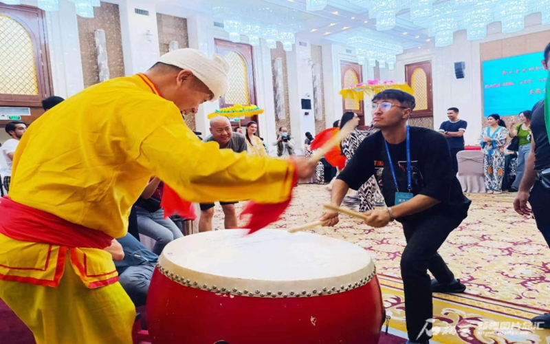 第六届中国新疆国际民族舞蹈节 | 昌吉这场社火有“外援”
