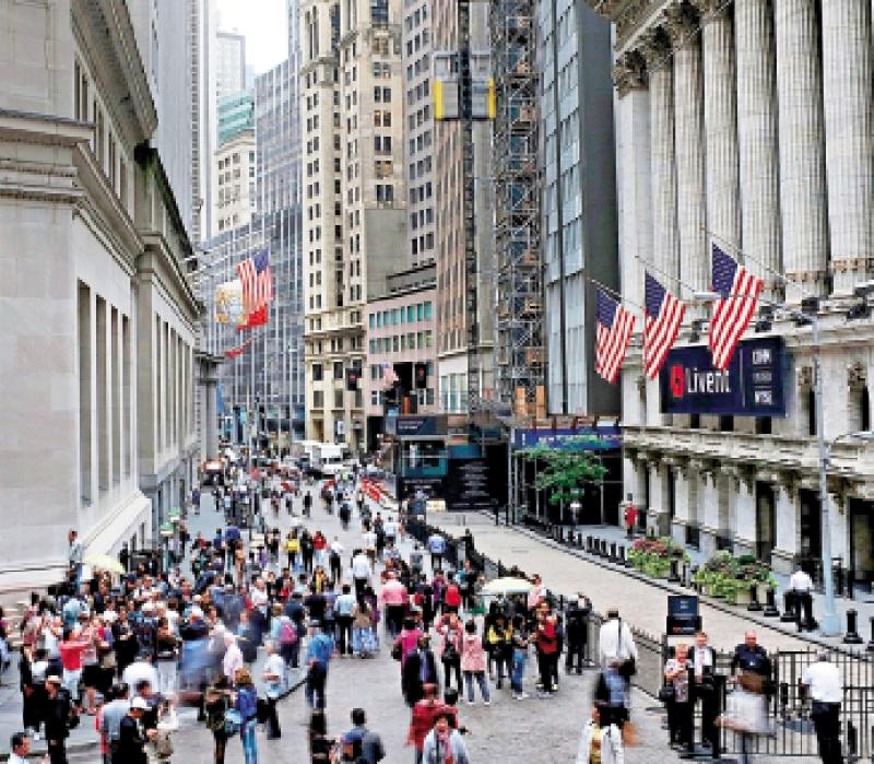 美国主权信用评级后 美股三大指数下行纳指泻逾2%
