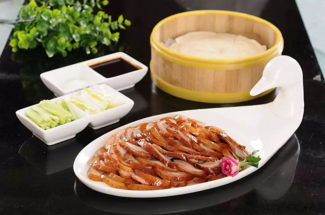 北京烤鸭：国宴常客 回味无穷