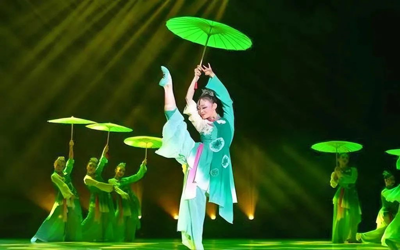 新疆第三届“天山雪莲奖”专业舞蹈大赛开赛