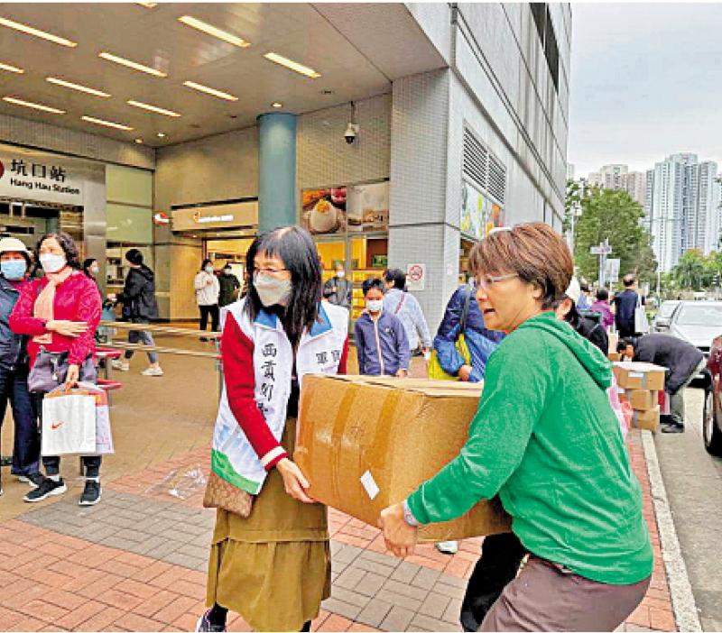 候任西贡区议员方国珊　搬送物资不言倦