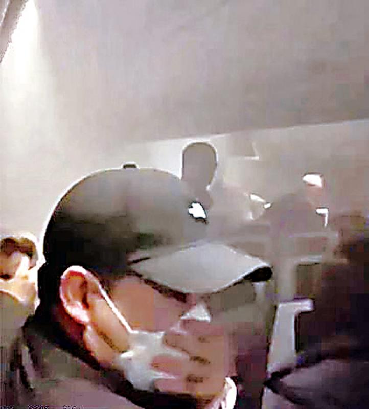 瑞典乘客：机舱浓烟滚滚如地狱