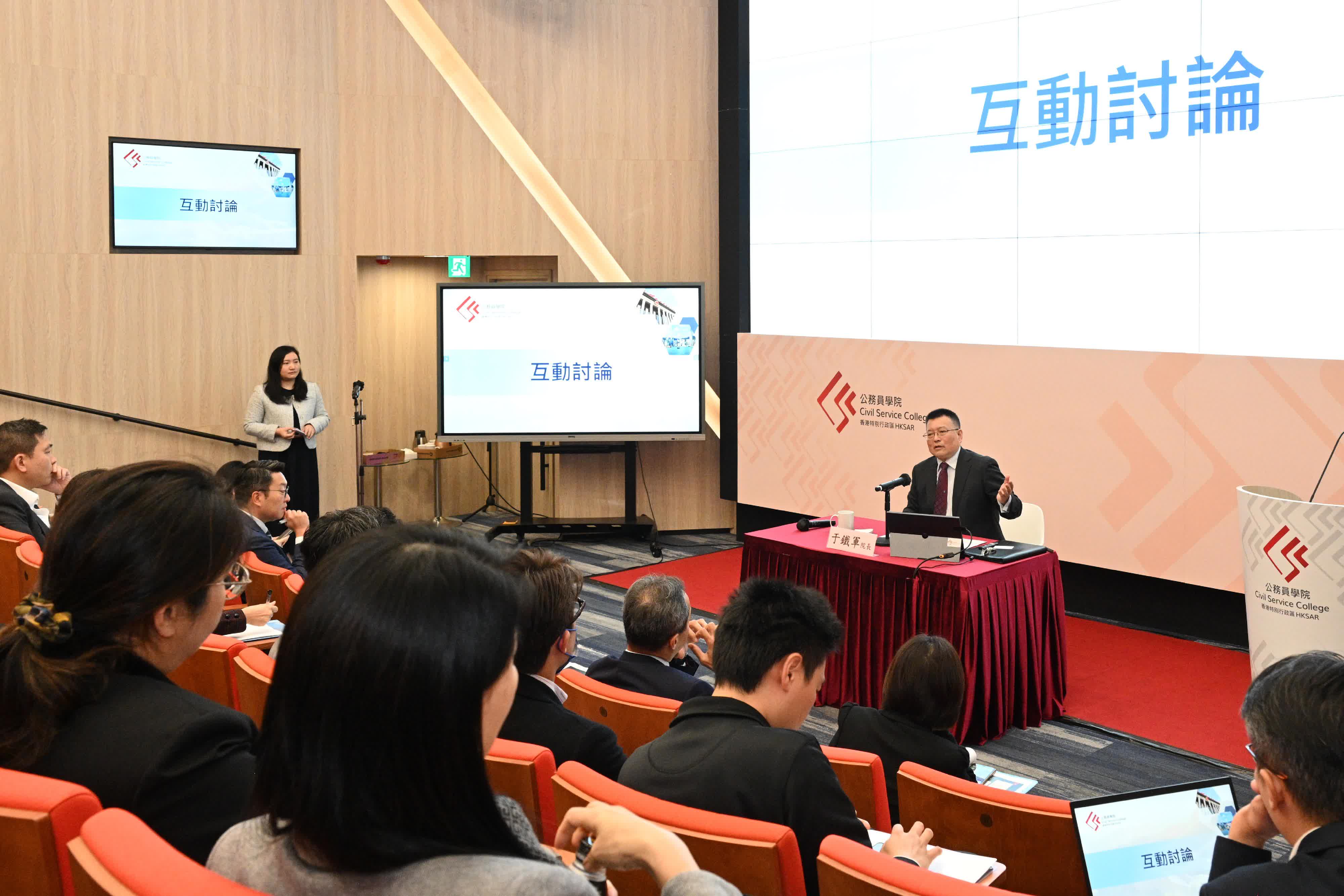 公务员学院与北京大学合办研习课程举行“国际战略与国防政策”讲座