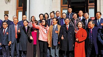 何超琼：发挥港澳优势 吸引游客来华