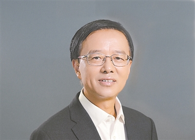 王桂林委员：逐步普及十二年义务教育