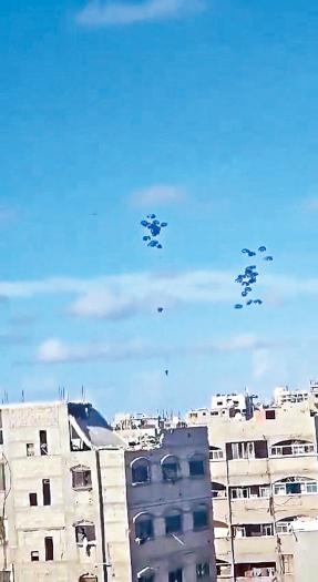 加沙空投物資成高空擲物 5死11傷