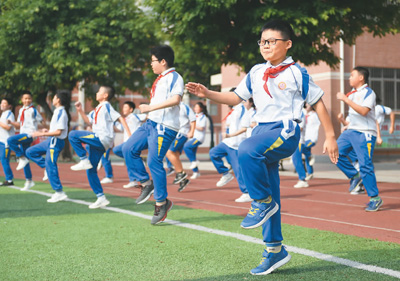 中国教育报评论员：锻炼学生意志，让学生受点挫、吃点苦