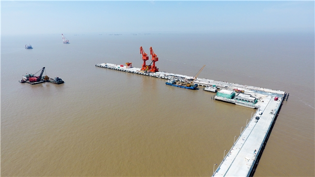 国内首个外港海域全装配式码头项目主体完工