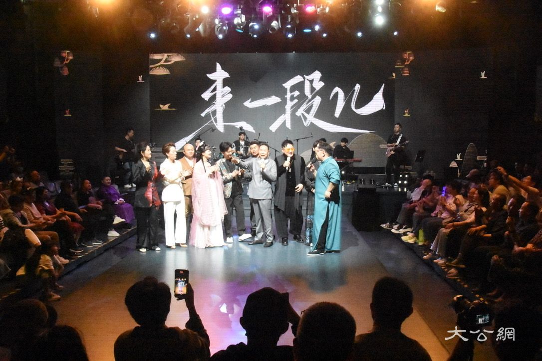 郑州：国潮戏腔“来一段儿” 演员带着年轻观众“玩儿”