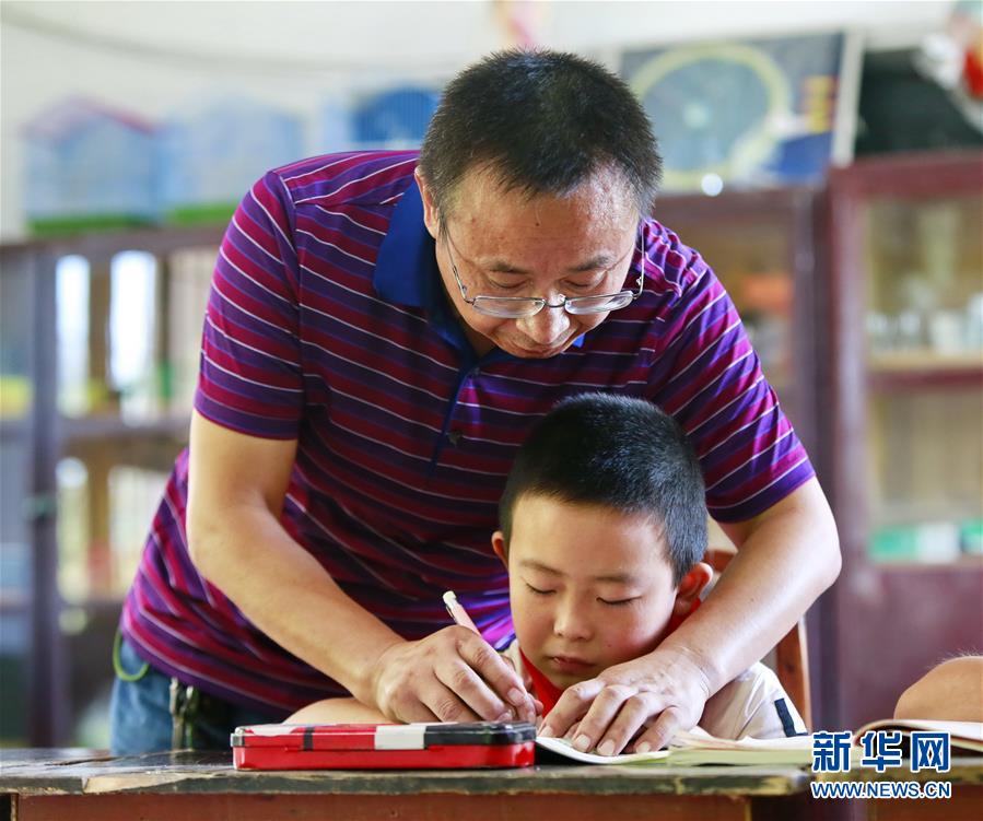  Hami City, Xinjiang: Reducing the Burden of Teachers and Students