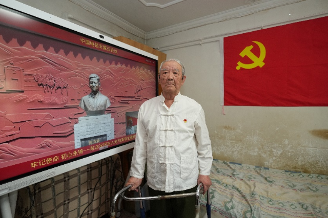  The son of martyr Chen Tanqiu and retired professor of Nankai University ushered in the "red birthday" of 70 years of Party membership