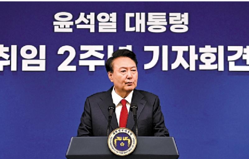 ﻿韓總統首次就妻子收受名牌包道歉