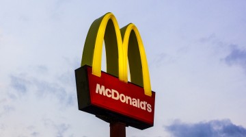 麦当劳又遇食安问题，其重要股东三元股份主营业务营收下降