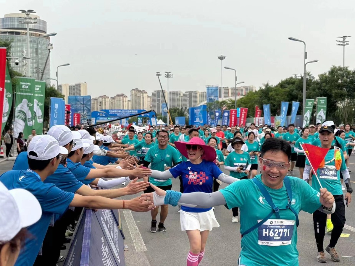 2024兰州马拉松鸣枪开跑 4万跑着齐聚黄河之滨