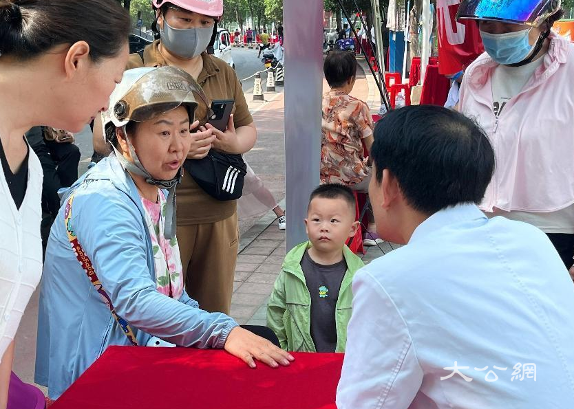 河南省计生协开展“5.29会员活动日”宣传服务活动