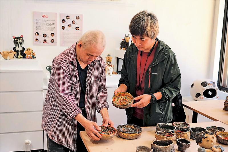  The elder brother as father breaks the barrier with his younger brother by pottery