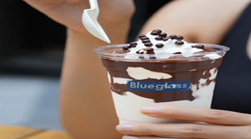 Blueglass广告被指擦边低俗，网友：天价酸奶还是壮阳泻药