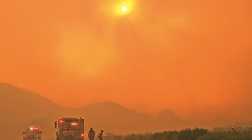  The "thermal dome" envelops California fires, only 2% of which are under control