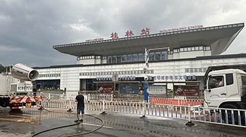  Guilin Railway Station in Guangxi will resume handling passengers' boarding and landing after water subsides