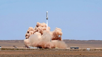 ﻿国产重复使用火箭 10公里级垂直起降试验成功