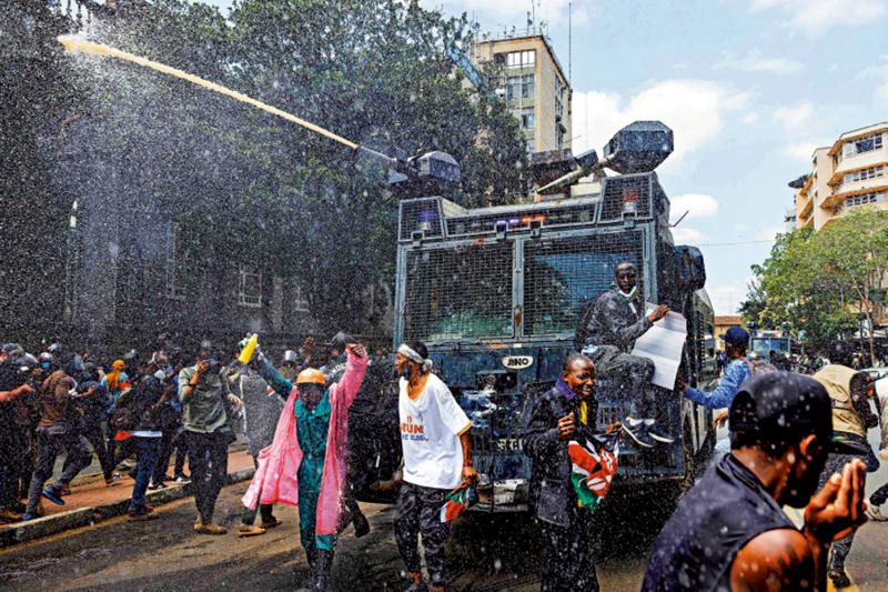 ﻿肯尼亚示威 奥巴马姐姐中催泪弹