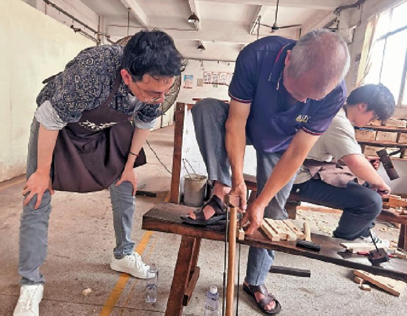 ﻿小学办中国传统木工课程 教师赴佛山受训