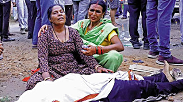 ﻿印度北方邦酿踩踏事故 超过130人遇难