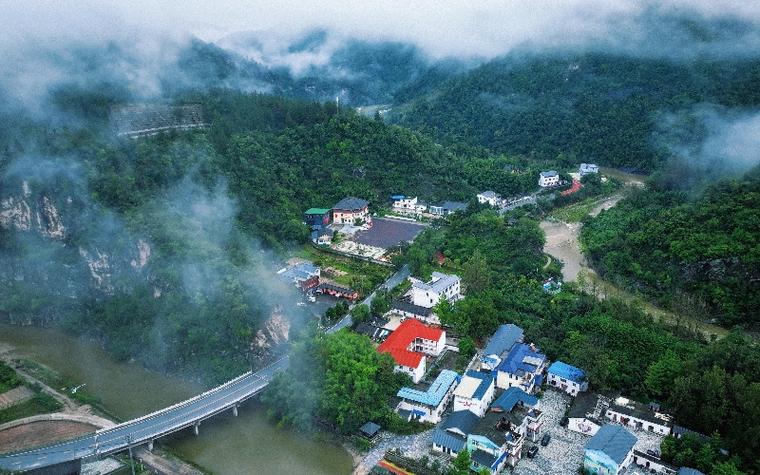 校園墻壁會“唱歌”——湖北十堰鄉(xiāng)村教師王玉勤別樣的育人故事